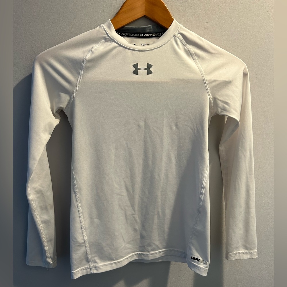Boys or girls white Under Armour heat gear shirt size Medium.